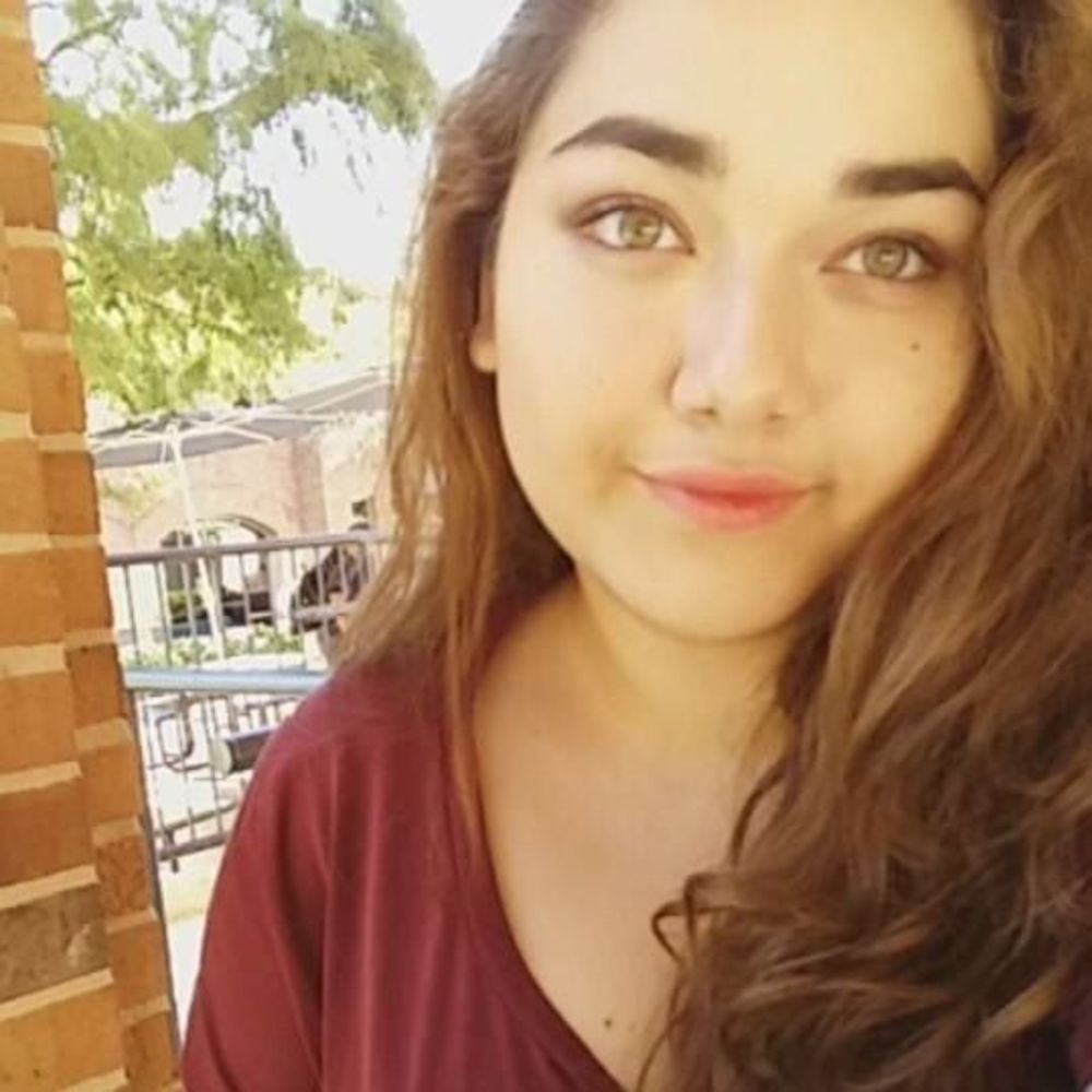 Meet your Posher, Dominique